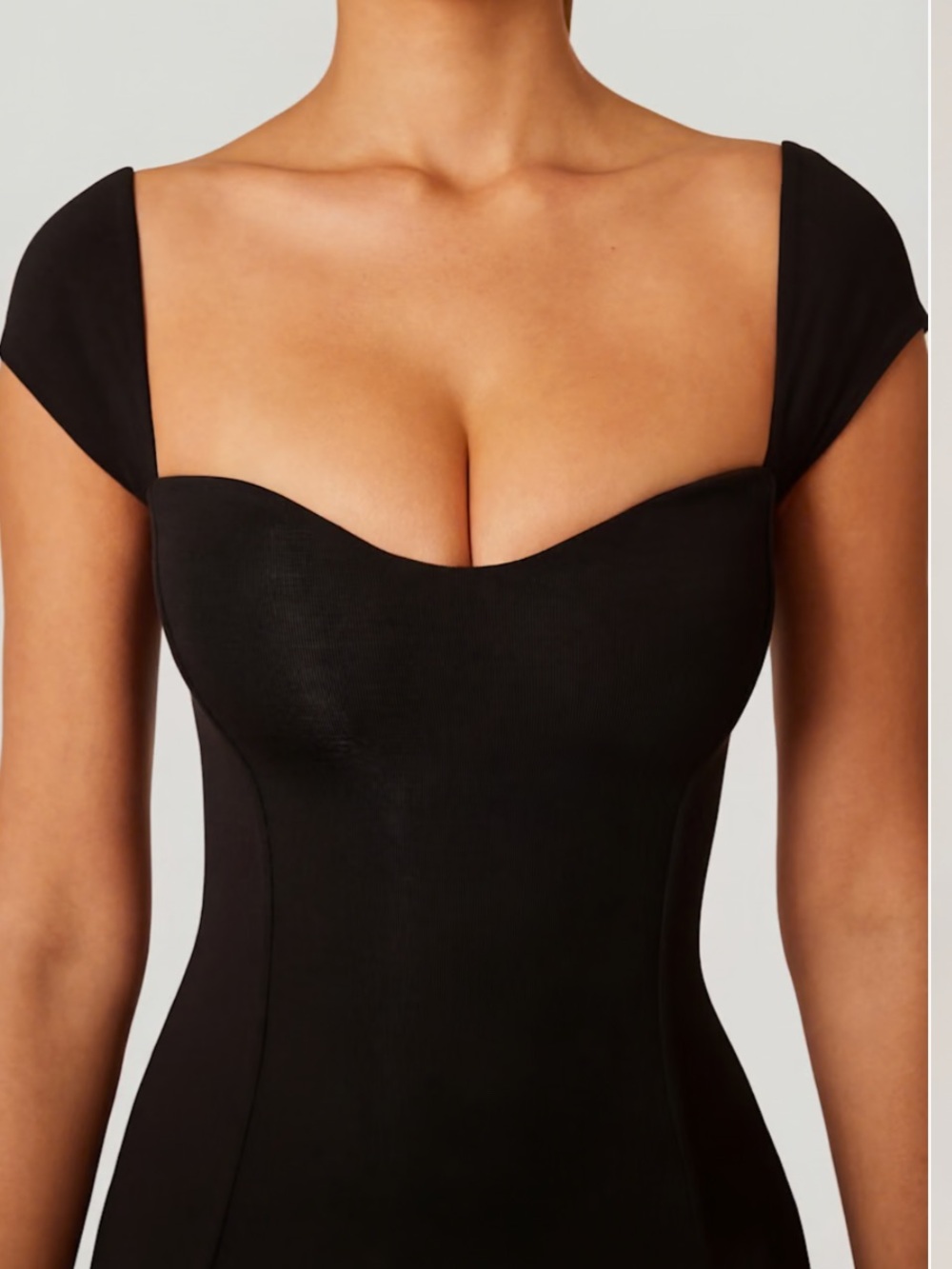 Oh Polly Dolcezza Dress
Sweetheart Neckline Dress in Black - Picture 2 of 2